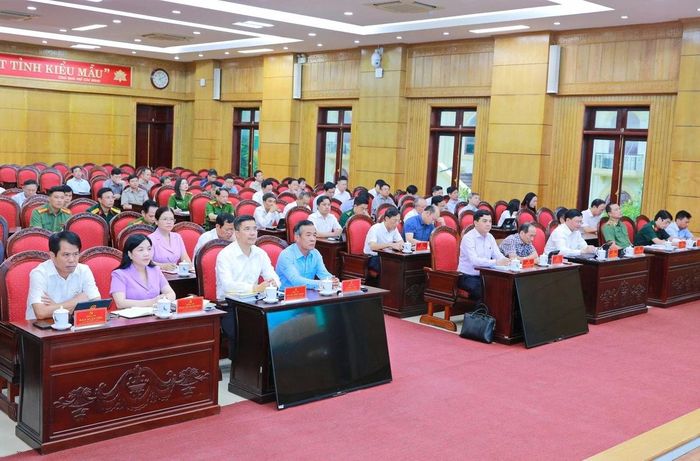 Các đồng chí lãnh đạo tỉnh và đại biểu dự phiên họp tại điểm cầu Tỉnh ủy Thanh Hóa.