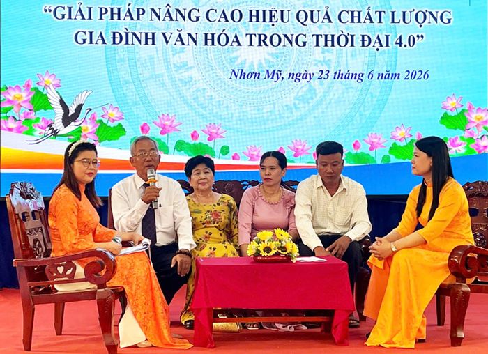 Tọa đàm giao lưu giữa các gia đình tiêu biểu.