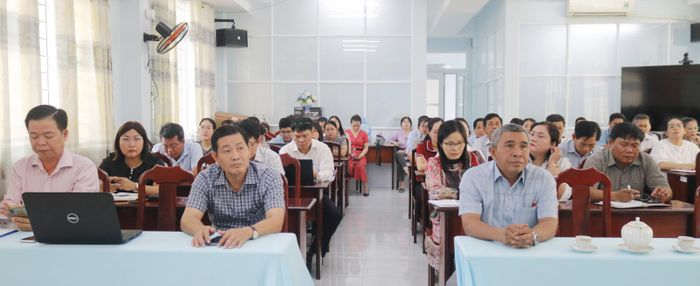 Các đại biểu tham dự hội nghị tập huấn.
