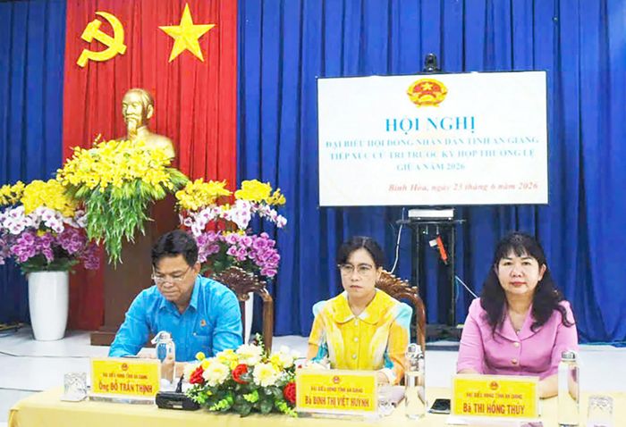 Tổ đại biểu số 13 HĐND tỉnh tiếp xúc cử tri xã Bình Hòa.