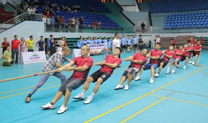  Các đội thi đấu với quyết tâm cao, nhận được sự cổ vũ của đông đảo khán giả. 