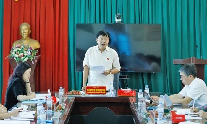 Đồng chí Nguyễn Minh Sơn, Phó Chủ nhiệm Ủy ban Kinh tế và Tài chính của Quốc hội phát biểu.