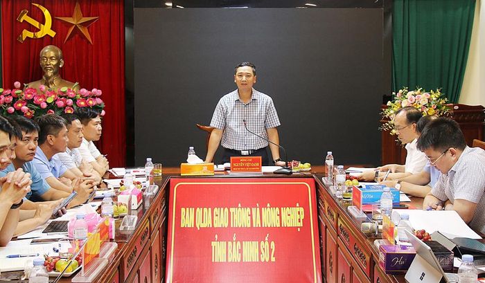  Đồng chí Nguyễn Việt Oanh chủ trì buổi làm việc. 