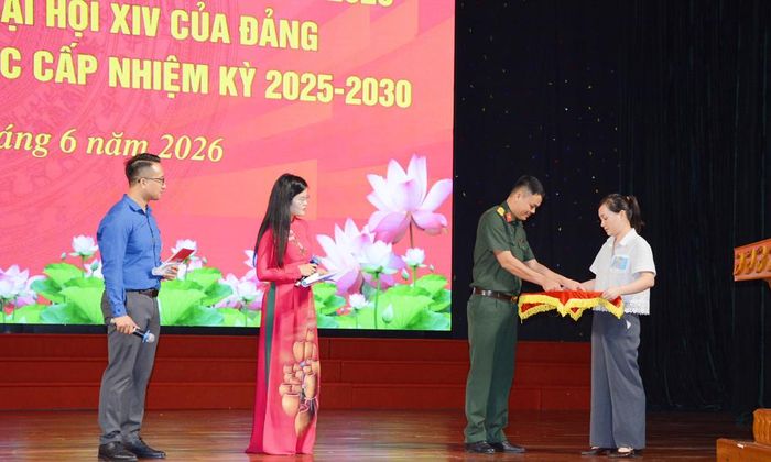 Các thí sinh bốc thăm số báo danh (số thứ tự tham gia dự thi).