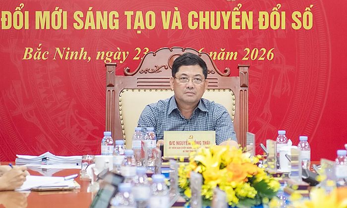  Bí thư Tỉnh ủy Nguyễn Hồng Thái kết luận một số vấn đề về phát triển khoa học, công nghệ, đổi mới sáng tạo và chuyển đổi số tại điểm cầu tỉnh Bắc Ninh. 