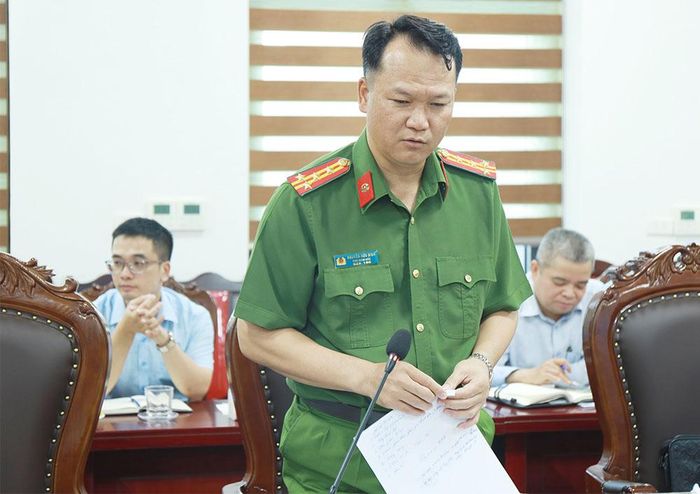  Đại tá Nguyễn Hữu Bình nêu ý kiến đề xuất xây dựng cơ chế chia sẻ rủi ro trong thực hiện Luật Trách nhiệm bồi thường của nhà nước. 
