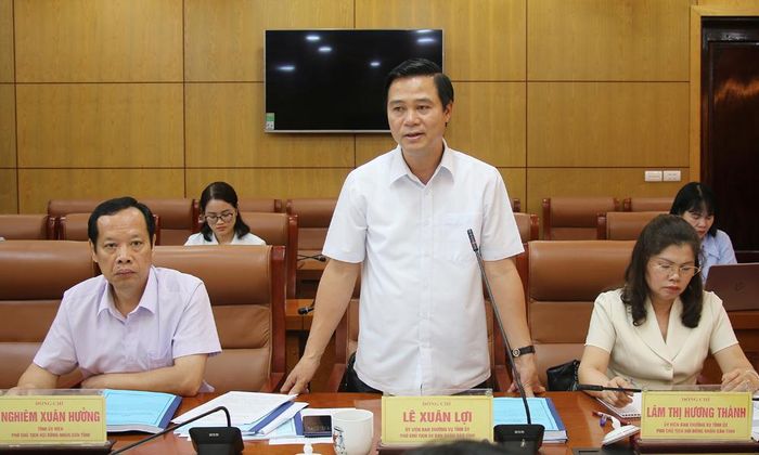 Đồng chí Lê Xuân Lợi làm rõ một số nội dung UBND tỉnh trình tại kỳ họp HĐND tỉnh.