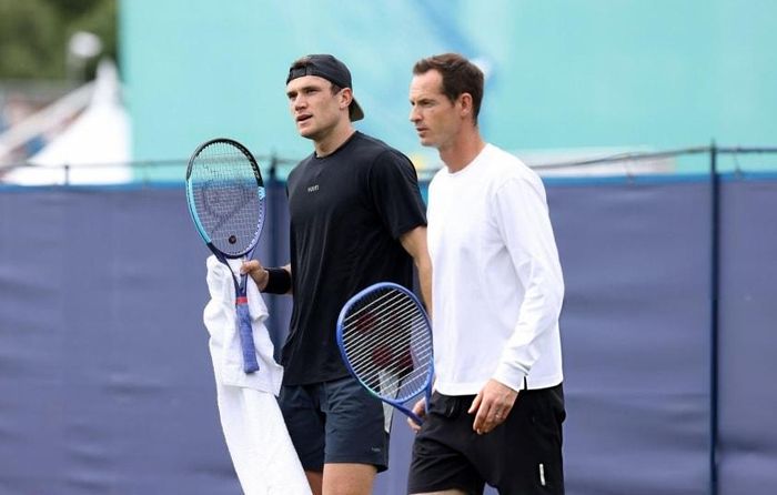 Draper sẽ có sự hỗ trợ của cựu số 1 thế giới Andy Murray ở mùa giải sân cỏ năm nay.