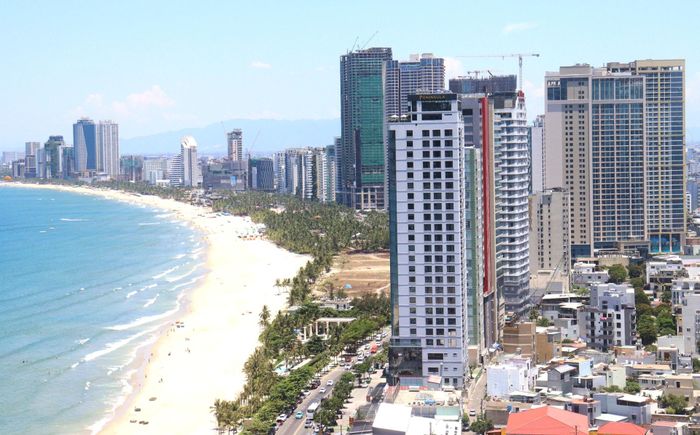 Thành phố Đà Nẵng đang phát triển mạnh về du lịch tạo tiền đề chuyển đổi xanh, mang lại nhiều cơ hội việc làm xanh. Ảnh: HOÀNG HIỆP