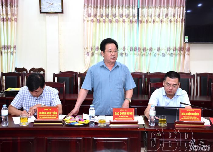 Thành viên đoàn kiểm tra, khảo sát của Ban Tuyên giáo và Dân vận Trung ương phát biểu tại buổi làm việc.