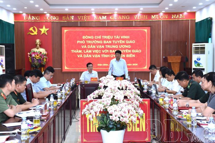 Phó Bí thư Thường trực Tỉnh ủy, Chủ tịch HĐND tỉnh Lê Thành Đô phát biểu tại buổi làm việc.