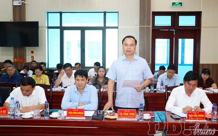 Bí thư Đảng ủy xã Mường Nhé báo cáo tình hình thực hiện nhiệm vụ 6 tháng đầu năm 2026.