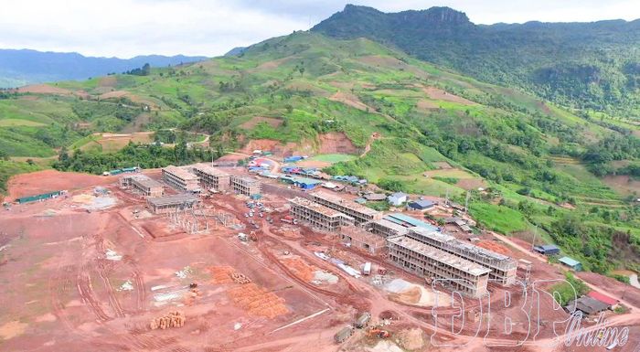Dự án Trường phổ thông nội trú liên cấp Tiểu học và THCS xã Nà Bủng đang được đẩy nhanh tiến độ thực hiện, phấn đấu hoàn thành đúng kế hoạch.