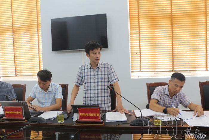 Đại diện Trung tâm Phát triển Quỹ đất tỉnh tham gia ý kiến tại buổi làm việc.