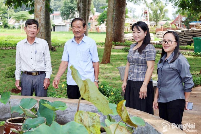 Từ một bãi rác tự phát trở thành công viên khang trang đã tạo điều kiện cho người dân có nơi vui chơi, giải trí nâng cao đời sống tinh thần. Ảnh: Hồ Thảo