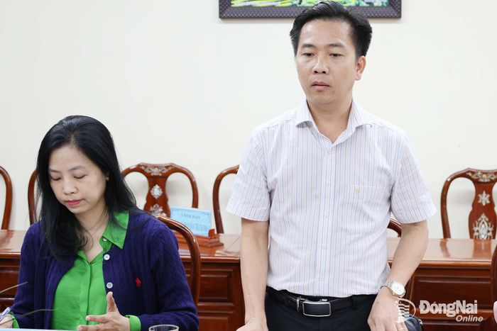 Lãnh đạo Sở Nội vụ trao đổi ý kiến tại buổi làm việc. Ảnh: Hồ Thảo