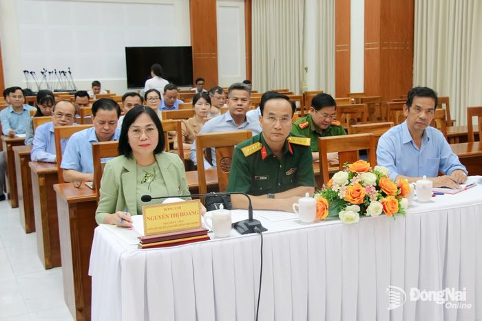 Các Ủy viên Ban Thường vụ Thành ủy, lãnh đạo UBND thành phố và các sở, ngành, đơn vị tham dự phiên họp tại điểm cầu thành phố Đồng Nai. Ảnh: Hải Quân