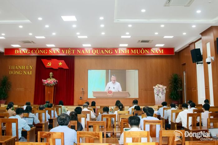 Phiên họp được tổ chức trực tiếp tại Trụ sở Chính phủ kết hợp trực tuyến đến các địa phương trên cả nước, trong đó có thành phố Đồng Nai. Ảnh: Hải Quân