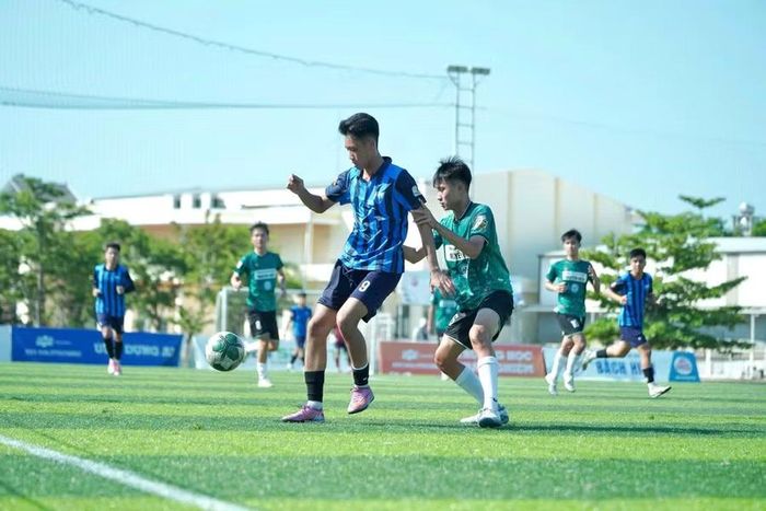  THPT Chi Lăng tranh hạng ba với THPT Nguyễn Hiền. Ảnh: Thành Lợi 
