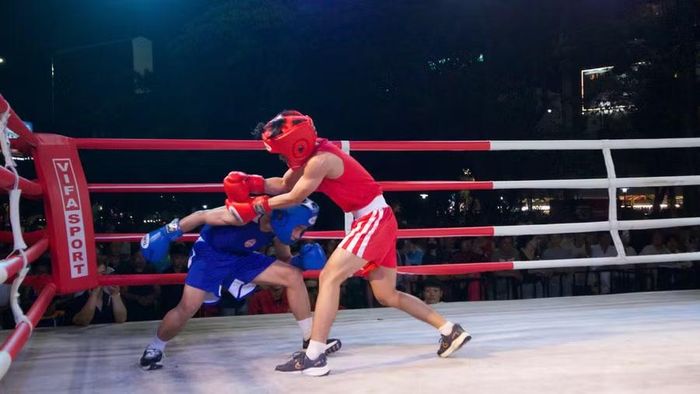  Võ sĩ găng xanh thể hiện khả năng di chuyển linh hoạt, khéo léo né đòn tấn công của đối thủ, thể hiện kỹ thuật phòng thủ và khả năng quan sát tình huống tốt. Ảnh: H.V 