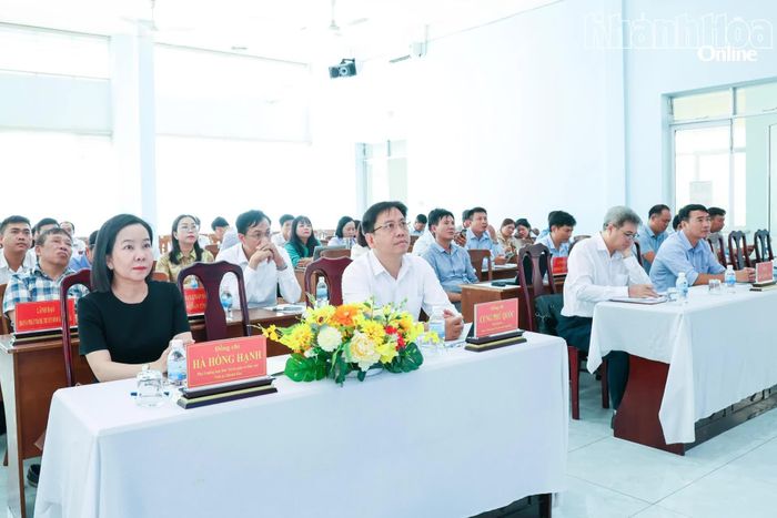 Các đại biểu tham dự hội nghị.