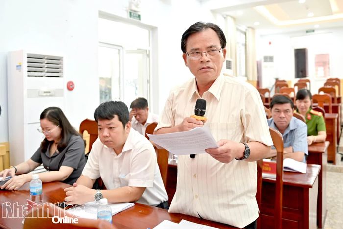 Lãnh đạo xã Phước Hữu phát biểu tại hội nghị.