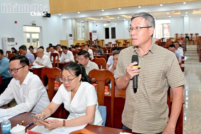 Lãnh đạo xã Diên Khánh phát biểu tại hội nghị.