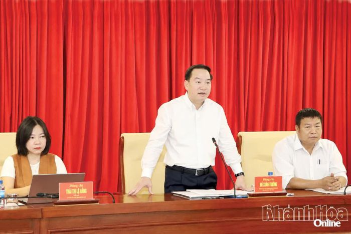 Các đồng chí: Hồ Xuân Trường, Võ Hoàn Hải, Thái Thị Lệ Hằng chủ trì hội nghị.