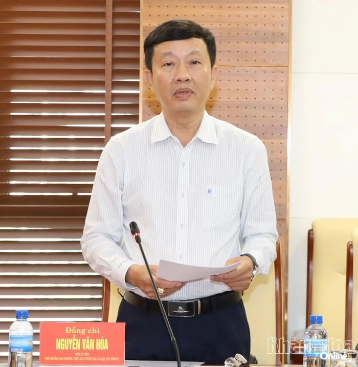 Lãnh đạo Ban Tuyên giáo và Dân vận Tỉnh ủy thông qua báo cáo sơ kết 6 tháng đầu năm.