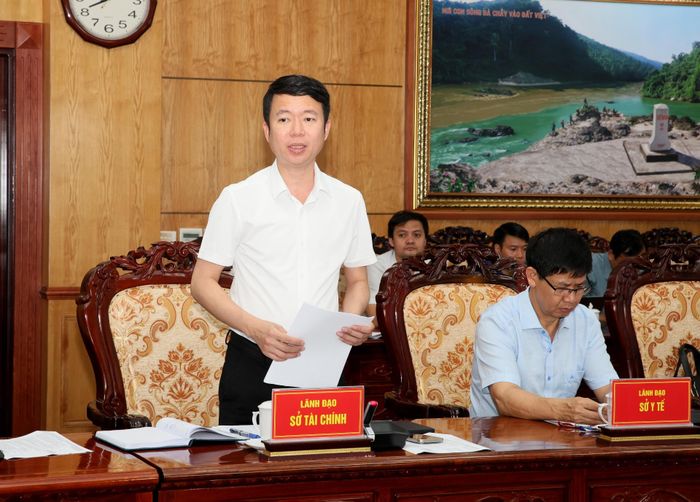 Lãnh đạo Sở Tài chính báo cáo công tác chuẩn bị Hội nghị xúc tiến đầu tư tỉnh Lai Châu năm 2026. 