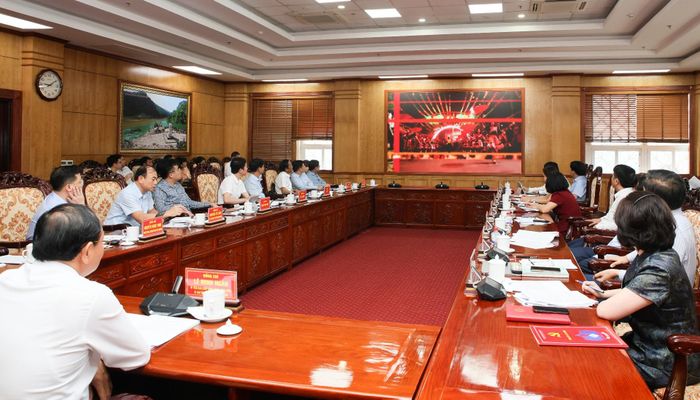 Đại biểu xem video clip trình chiếu tại Hội nghị xúc tiến đầu tư tỉnh Lai Châu năm 2026 sẽ diễn ra tại Hà Nội sáng 30/6. 