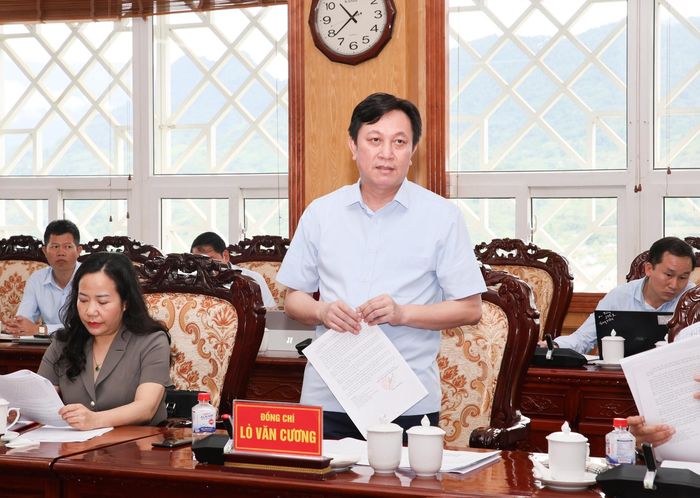 Đồng chí Lò Văn Cương - Ủy viên Ban Thường vụ, Chủ nhiệm Ủy ban Kiểm tra Tỉnh ủy phát biểu tại buổi làm việc.