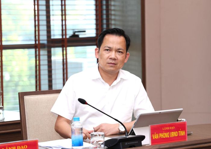 Đại diện lãnh đạo Văn phòng UBND tỉnh Lào Cai phát biểu tại buổi làm việc.