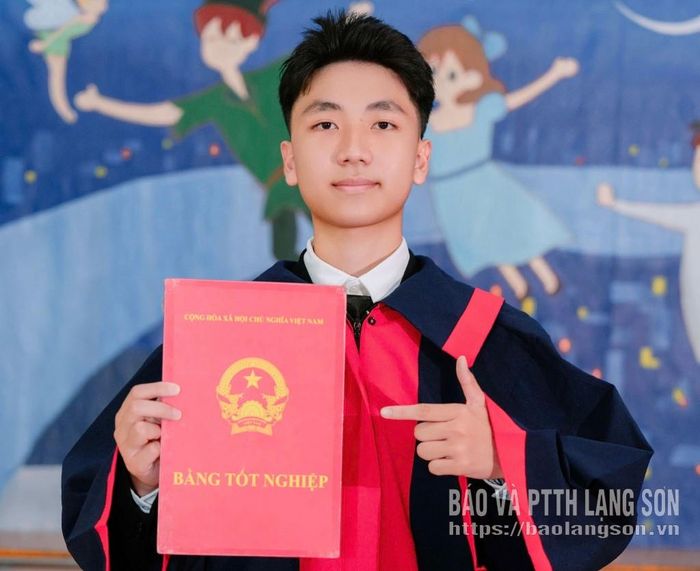Em Nguyễn Tiến Đạt, thủ khoa Trường THPT Chuyên Chu Văn An (năm học 2026 - 2027)