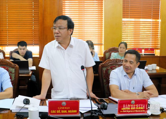 Lãnh đạo Sở Tài Chính trình bày nội dung thẩm tra