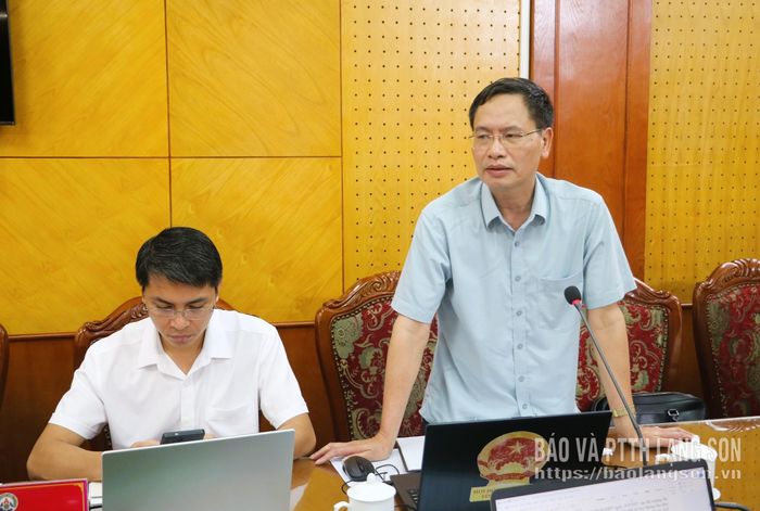 Lãnh đạo Sở Dân tộc và Tôn giáo phát biểu ý kiến làm rõ một số nội dung tại cuộc họp