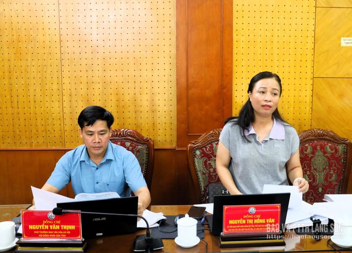 Lãnh đạo Ủy ban Mặt trận Tổ quốc Việt Nam tỉnh, Hội Liên hiệp Phụ nữ tỉnh, Ủy viên Ban Văn hóa - Xã hội HĐND tỉnh phát biểu thảo luận tại cuộc họp 
