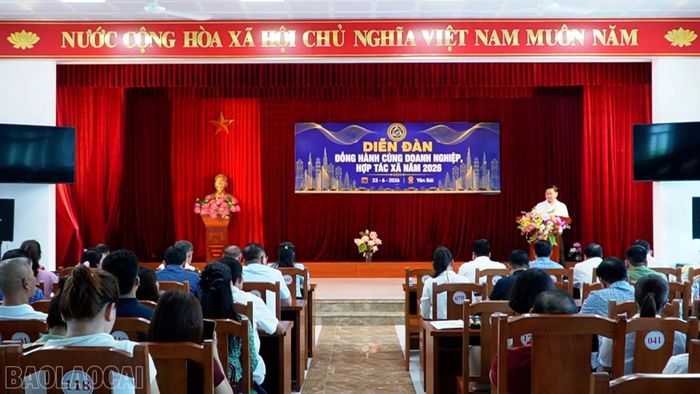 Quang cảnh diễn đàn.