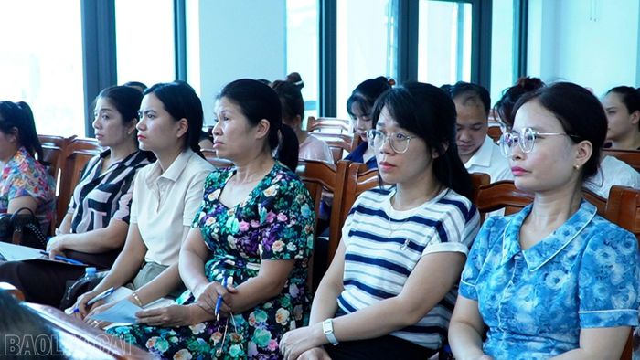 Các đại biểu, doanh nghiệp, hợp tác xã tham gia diễn đàn.