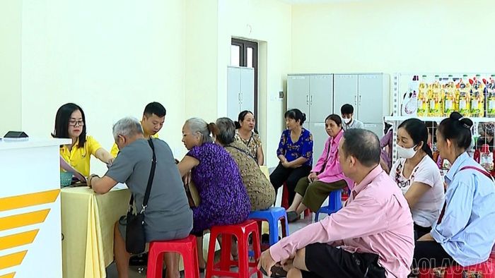 Lương hưu là nguồn thu nhập ổn định, giúp người cao tuổi chủ động chăm sóc sức khỏe và bảo đảm cuộc sống.