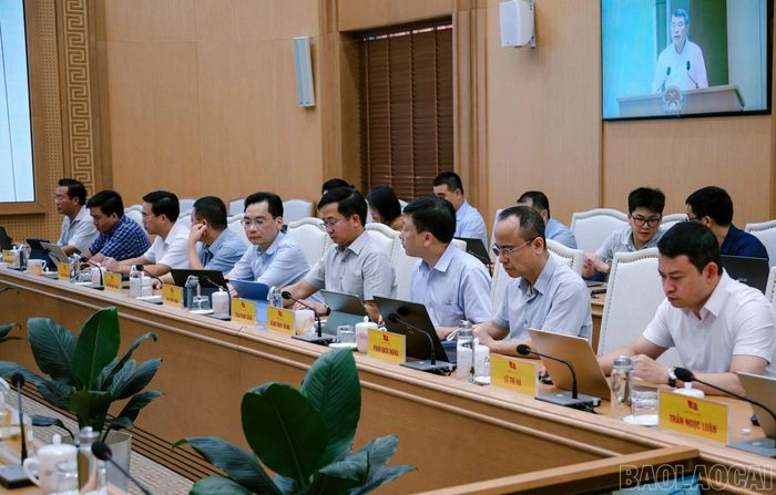 Các đại biểu dự phiên họp tại điểm cầu Lào Cai.