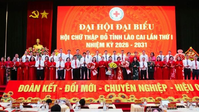 Ban Chấp hành Hội Chữ thập đỏ tỉnh Lào Cai khóa I, nhiệm kỳ 2026 - 2031 ra mắt đại hội.