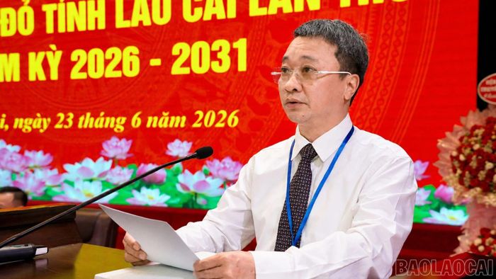 Đại biểu phường Lào Cai trình bày tham luận tại đại hội.