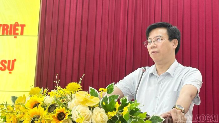 Đồng chí Lê Minh Đức - Bí thư Đảng ủy, Chủ tịch HĐND xã phát biểu kết luận hội nghị.