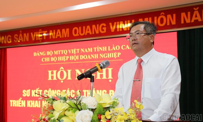 Bí thư Chi bộ Hiệp hội Doanh nghiệp tỉnh phát biểu tại hội nghị sơ kết công tác 6 tháng đầu năm 2026.