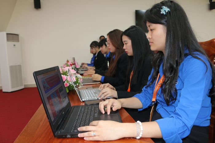 Đoàn viên, thanh niên là lực lượng xung kích hỗ trợ người dân nâng cao kỹ năng số