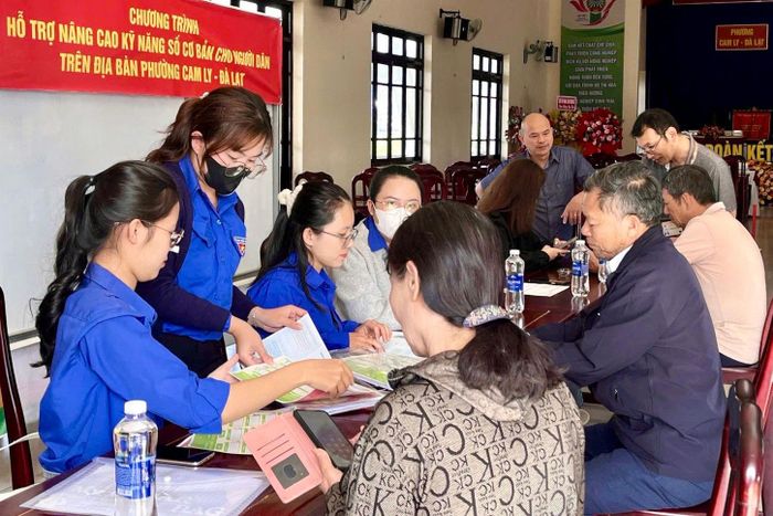 Các Tổ công nghệ số cộng đồng góp phần đưa kỹ năng số đến từng người dân