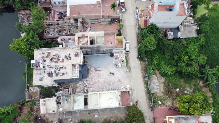 Bên cạnh đó, chính quyền địa phương đề nghị các hộ dân chủ động đóng gói, phân loại tài sản, sắp xếp nhân lực phối hợp với lực lượng hỗ trợ nhằm rút ngắn thời gian di chuyển.