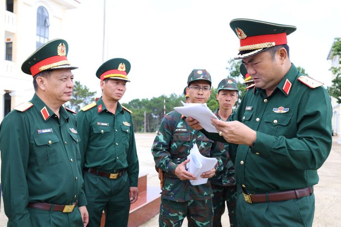 Kiểm tra kế hoạch thực hiện huấn luyện chuyển trạng thái sẵn sàng chiến đấu tại Trung đoàn Bộ binh 994B