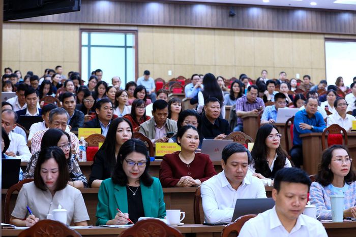 Các đại biểu theo dõi Hội nghị nghiên cứu, học tập, quán triệt và triển khai thực hiện Nghị quyết Đại hội đại biểu toàn quốc MTTQ Việt Nam lần thứ XI